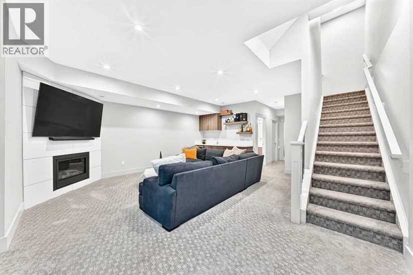 218 26 Avenue NW — photo 35 of 40