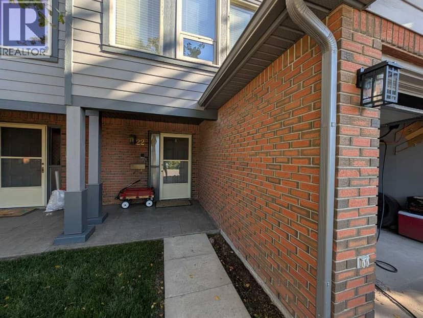 22, 64 Woodacres Crescent SW — photo 10 of 19
