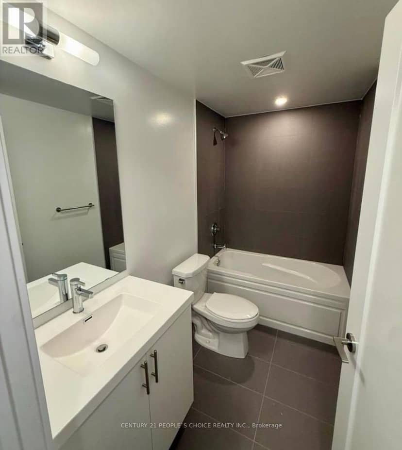 306 - 2545 Simcoe Street N — photo 13 of 20
