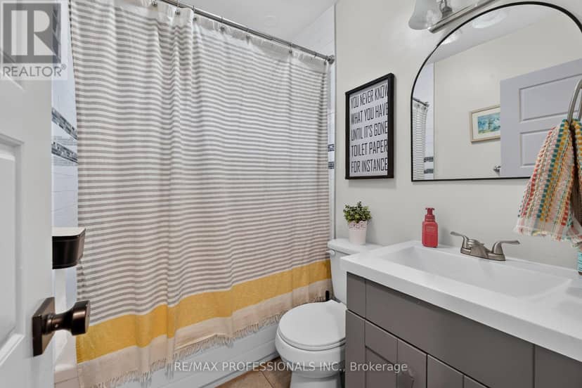 17 Hollydene Road — photo 16 of 40