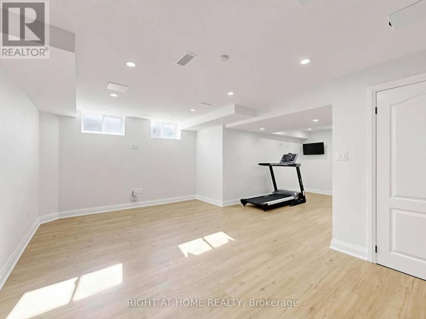 10 George Ellis Drive — photo 36 of 40