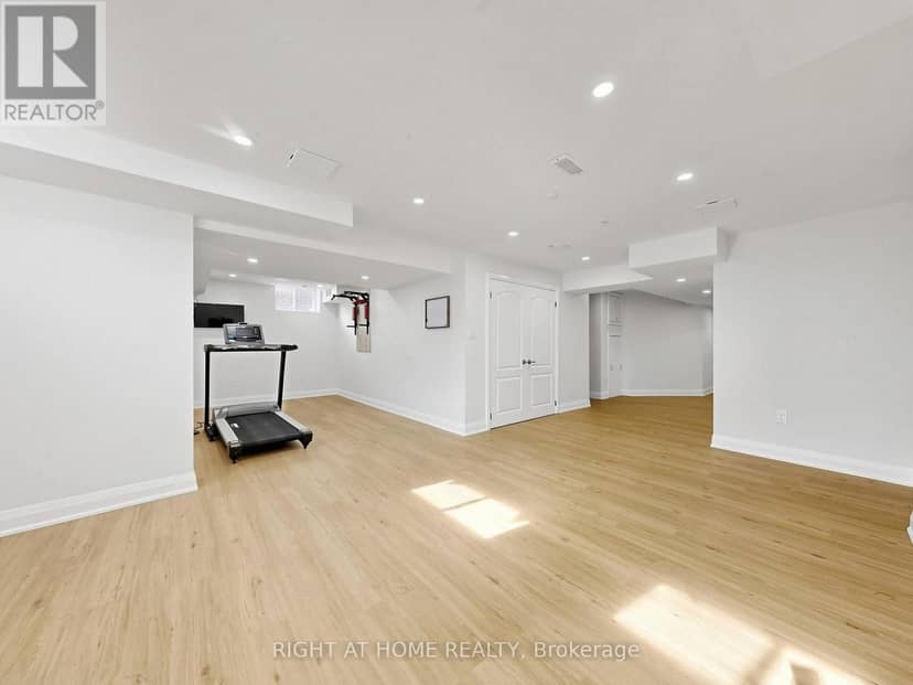 10 George Ellis Drive — photo 38 of 40