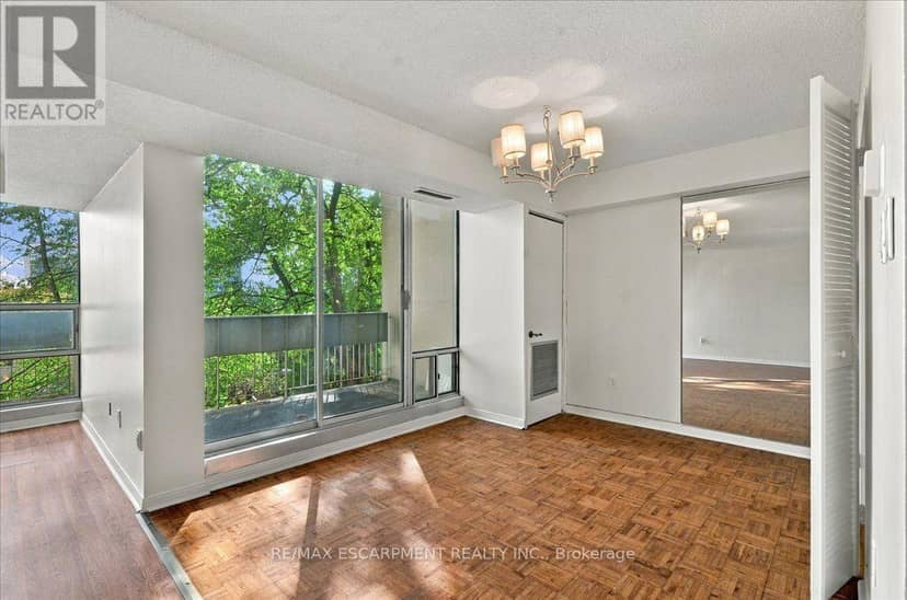 322 - 1300 Marlborough Court — photo 15 of 38