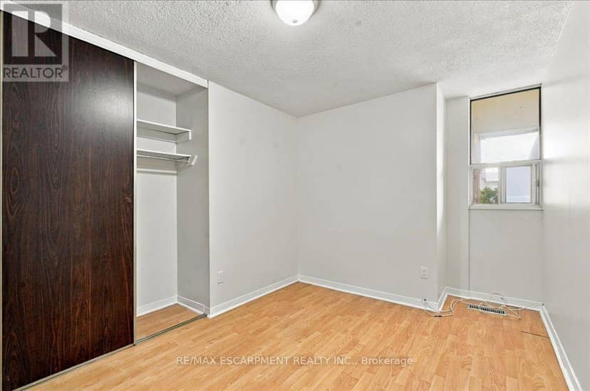 322 - 1300 Marlborough Court — photo 32 of 38