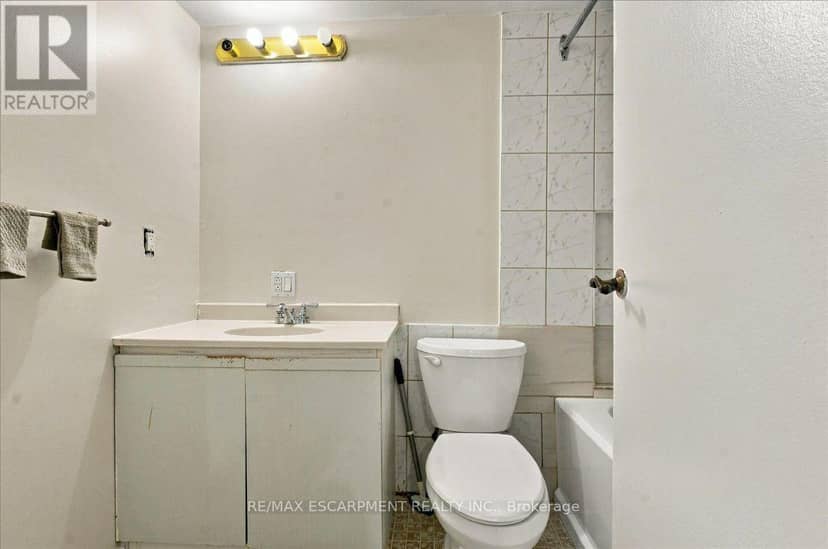 322 - 1300 Marlborough Court — photo 34 of 38