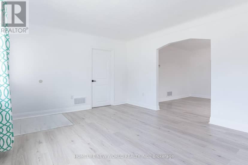 422 Welland Avenue — photo 10 of 31