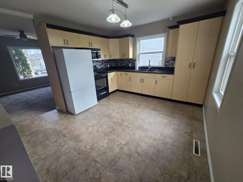5422 51 AV, Bonnyville Town, photo 2