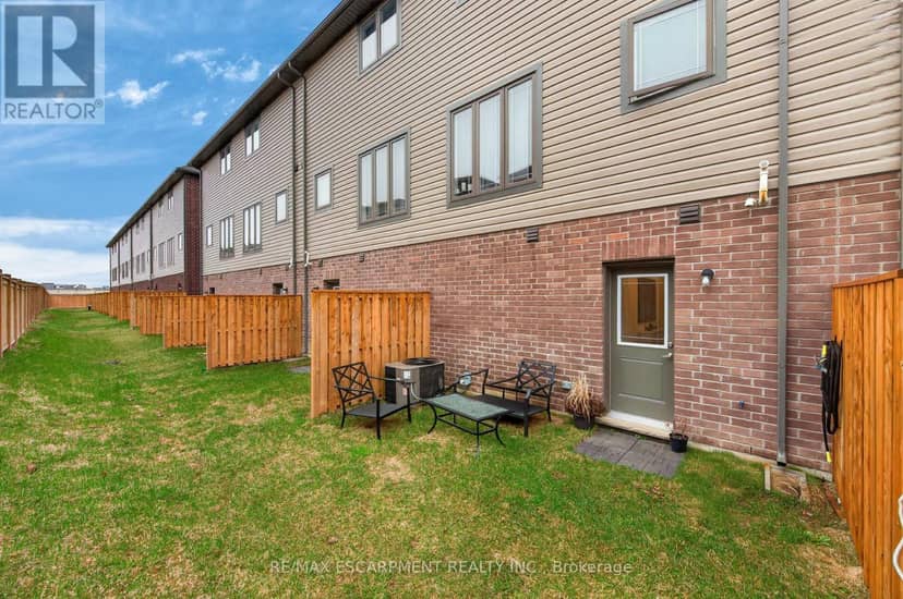 13 - 19 Picardy Drive — photo 31 of 33