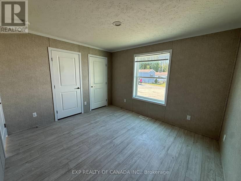 268 Evelyn Crescent — photo 14 of 18