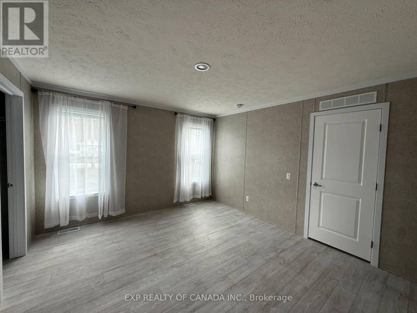 268 Evelyn Crescent — photo 11 of 18