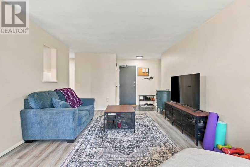 302 - 931 Wonderland Road S — photo 14 of 40