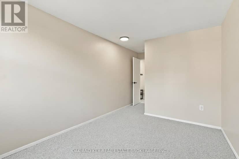302 - 931 Wonderland Road S — photo 28 of 40