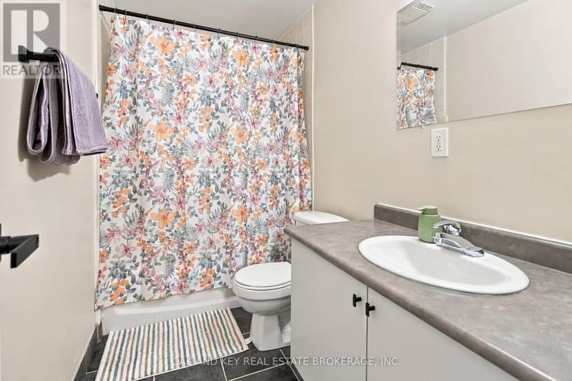 302 - 931 Wonderland Road S — photo 29 of 40