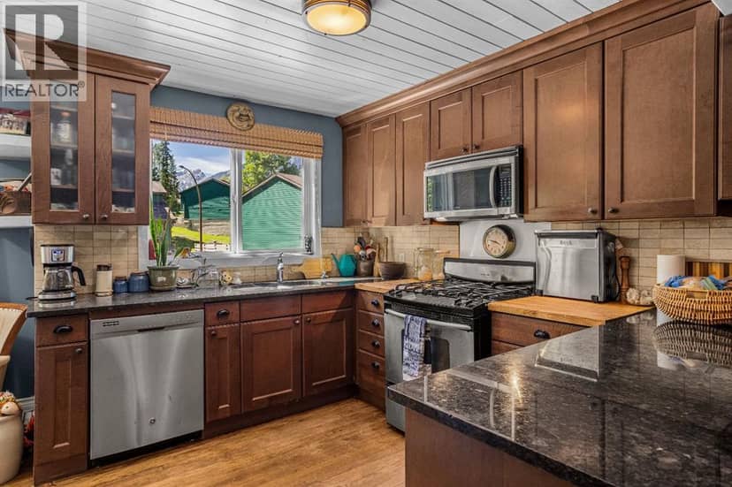 246 Kluane Drive — photo 13 of 34