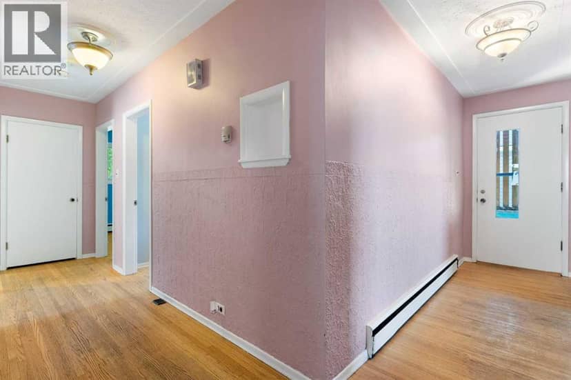 1423 16 Street NE — photo 15 of 40