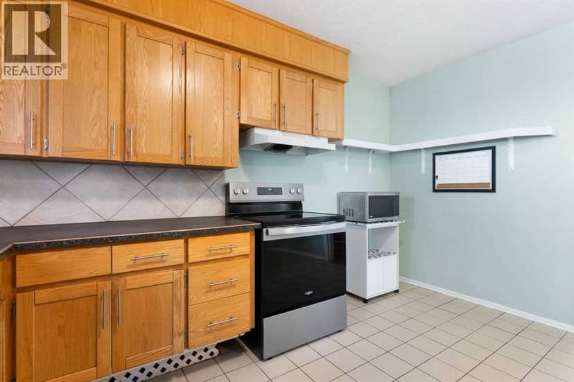 1423 16 Street NE — photo 14 of 40