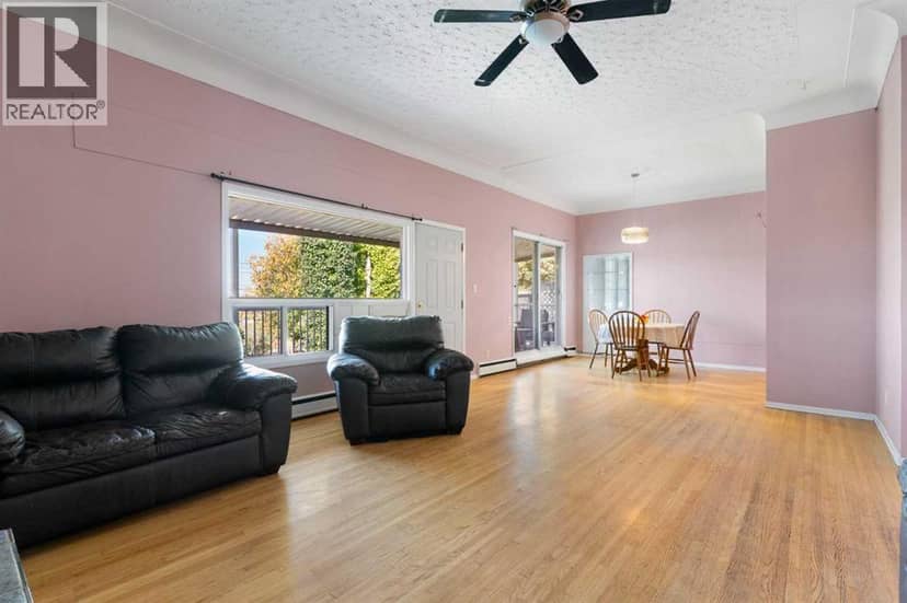 1423 16 Street NE — photo 10 of 40