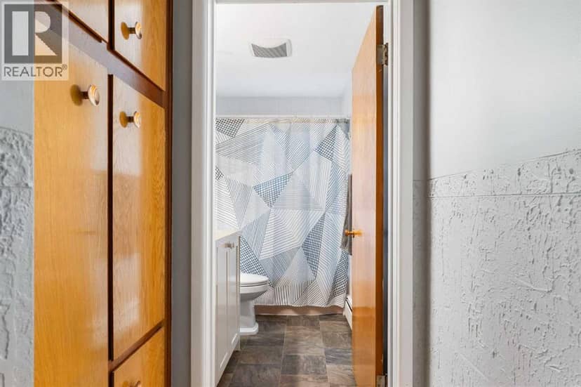 1423 16 Street NE — photo 30 of 40