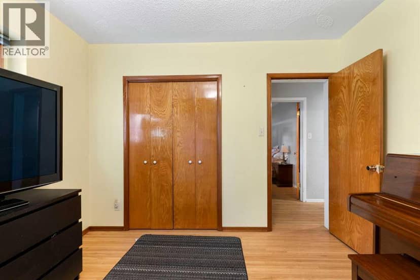 1423 16 Street NE — photo 33 of 40