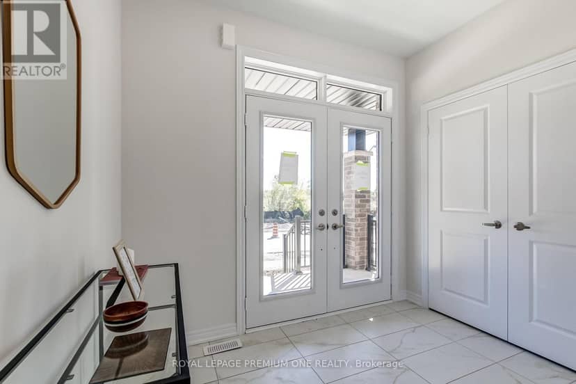 849 Hickory Crescent — photo 4 of 32
