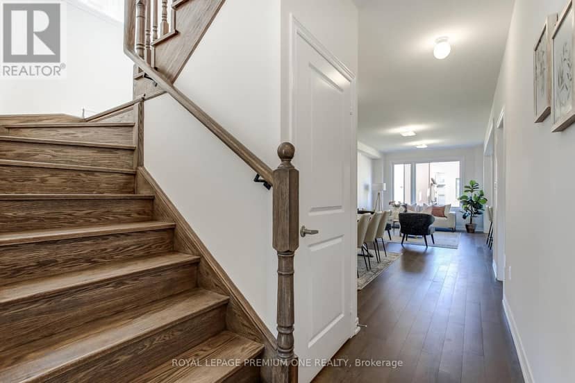 849 Hickory Crescent — photo 5 of 32