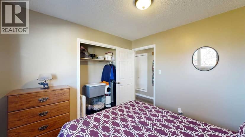 4002 58 Street — photo 19 of 40