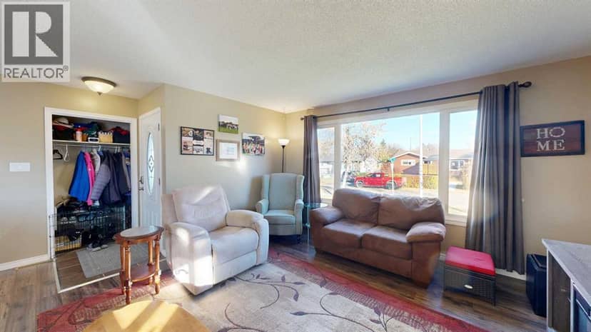 4002 58 Street, Stettler, photo 3