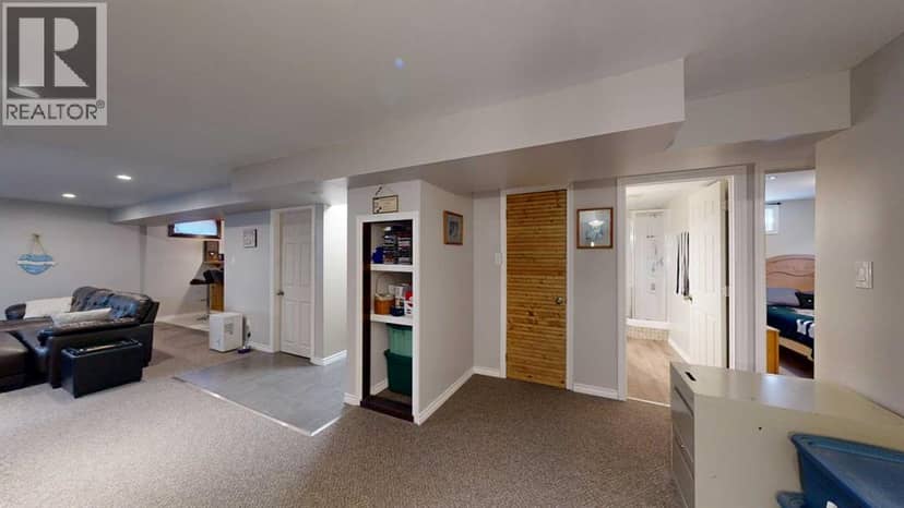 4002 58 Street — photo 31 of 40