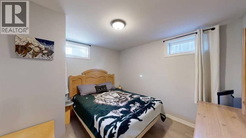4002 58 Street — photo 33 of 40