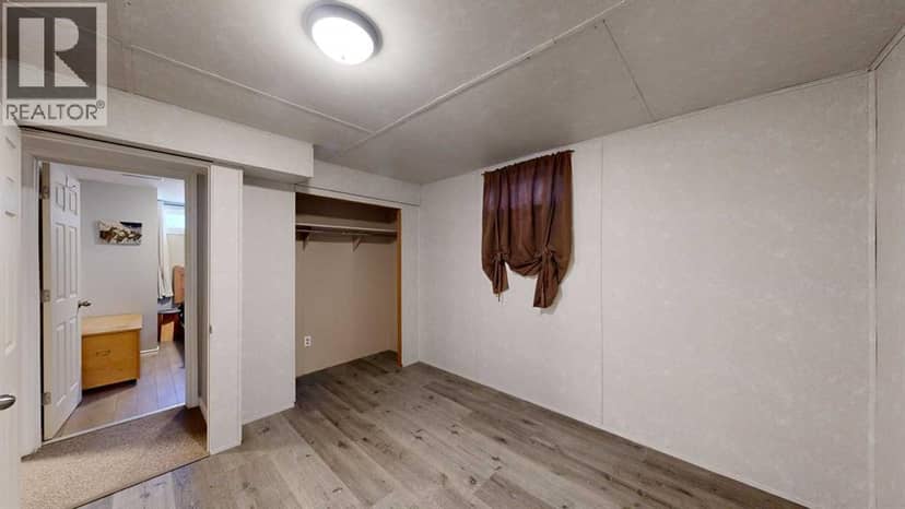 4002 58 Street — photo 38 of 40