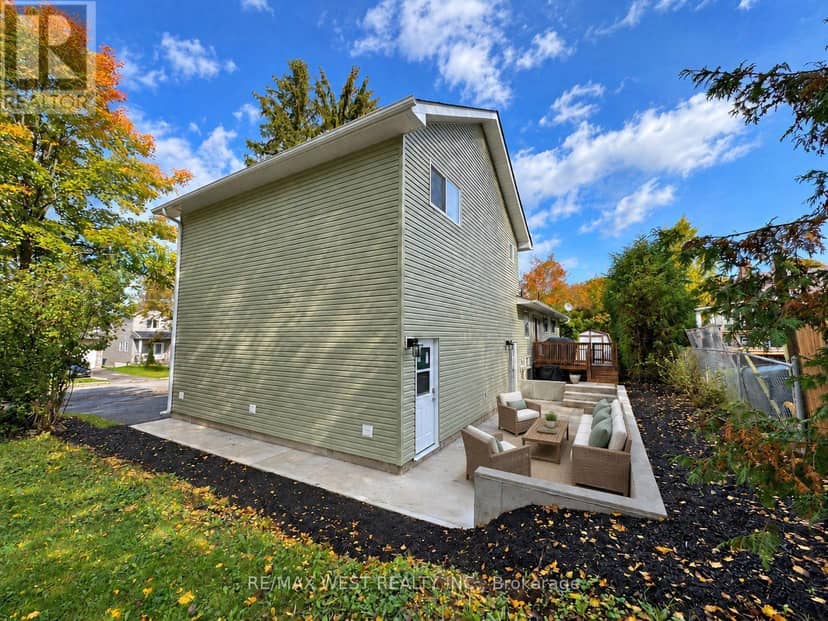 101 Lorne Street — photo 27 of 34