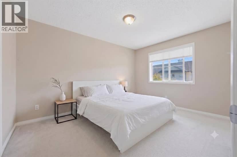124 Everridge Gardens SW — photo 10 of 23