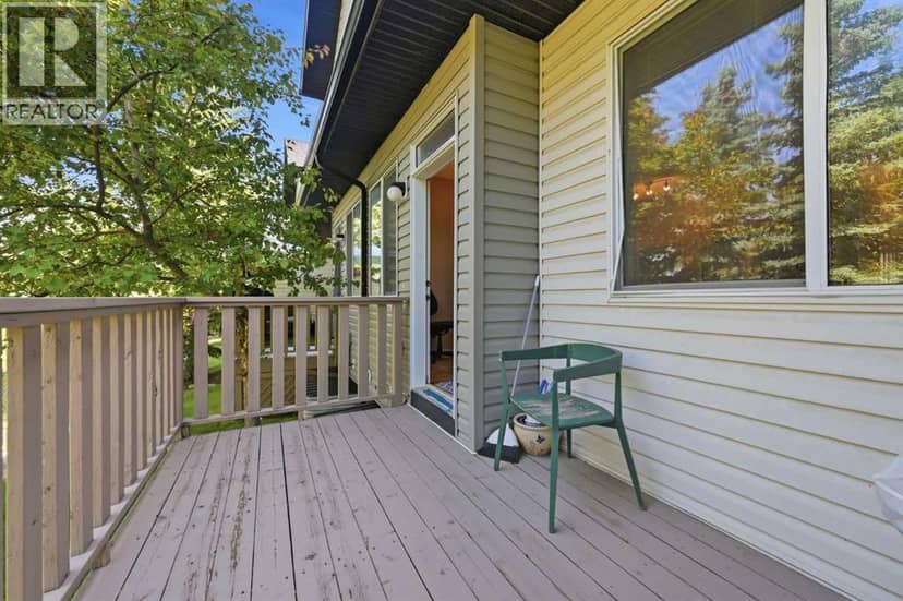 124 Everridge Gardens SW — photo 9 of 23