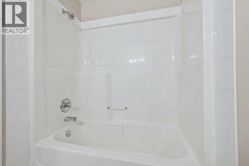 124 Everridge Gardens SW — photo 18 of 23