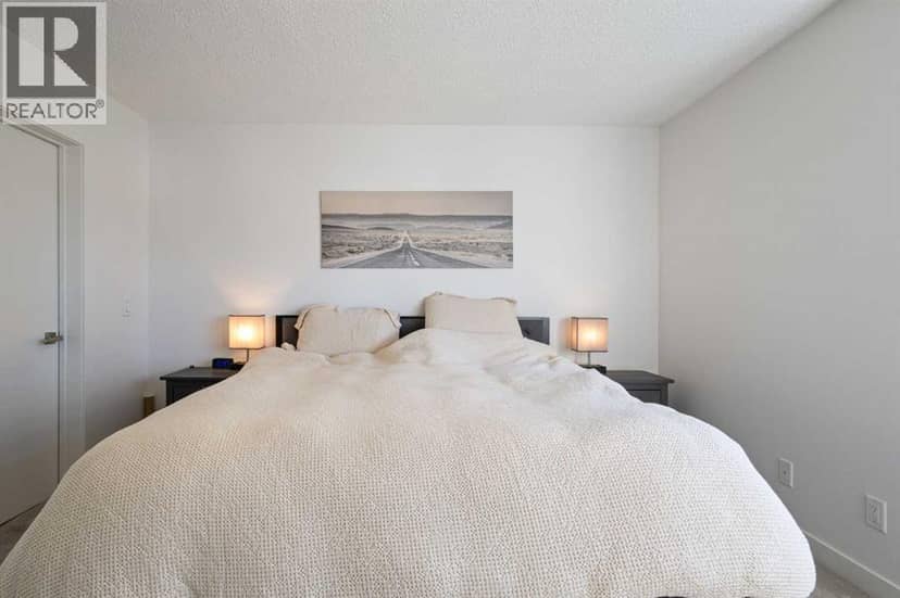 836C 68 Avenue SW — photo 16 of 40