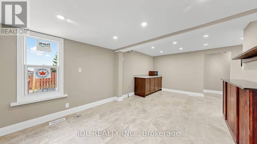 956 Lake Drive E — photo 11 of 31