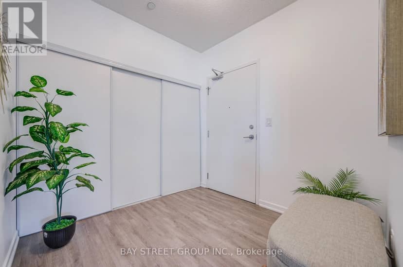 212 - 66 Forest Manor Road, Toronto, photo 4