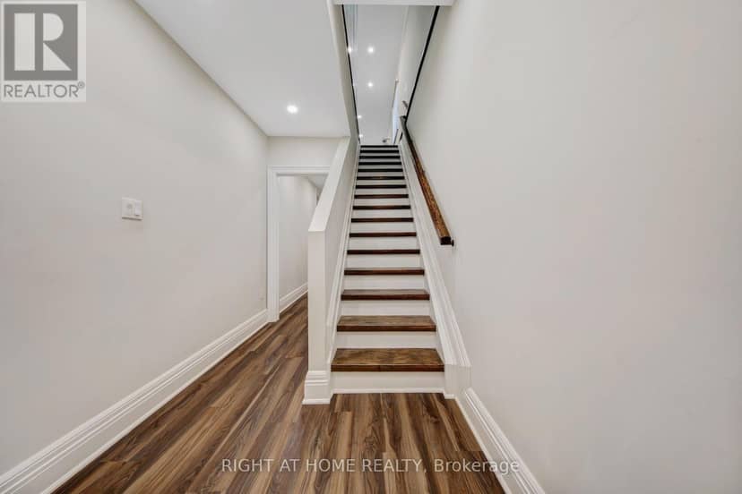 1017 Lorne Park Road — photo 36 of 40