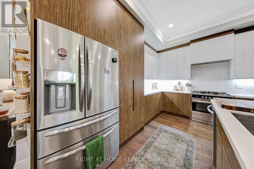 1017 Lorne Park Road — photo 9 of 40