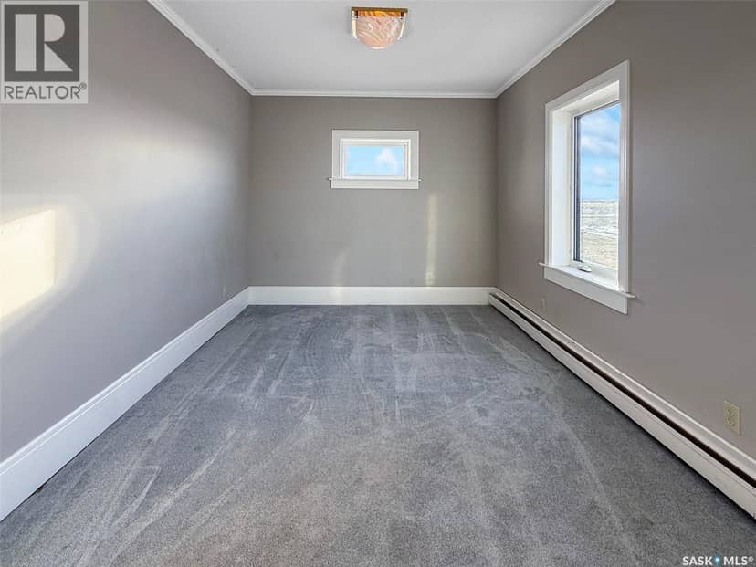 316 Railway AVENUE — photo 11 of 32
