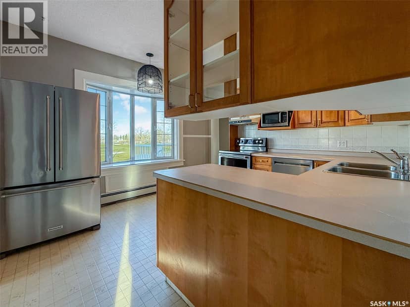 316 Railway AVENUE — photo 4 of 32