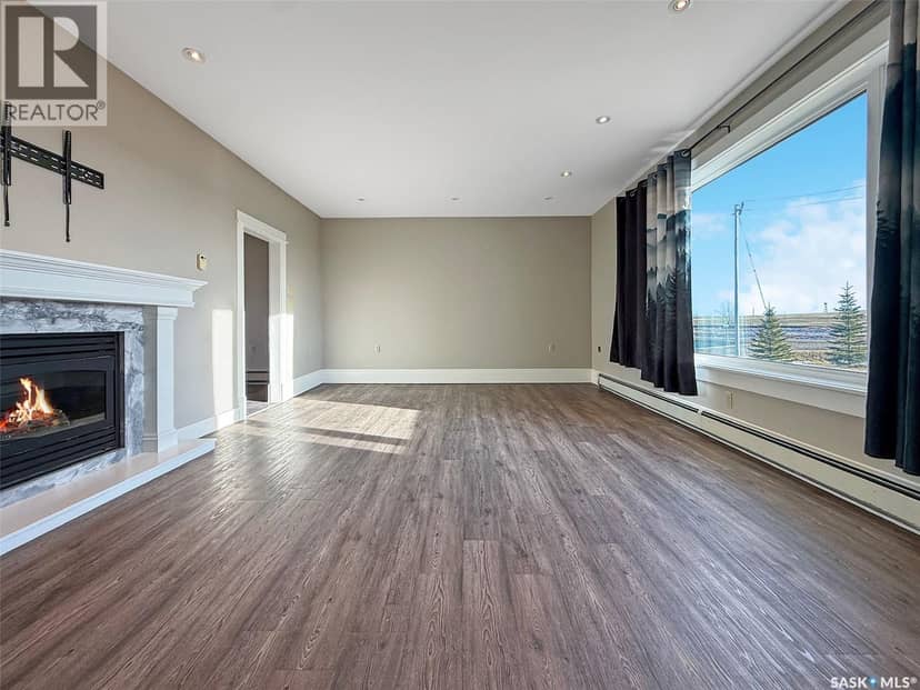 316 Railway AVENUE — photo 6 of 32