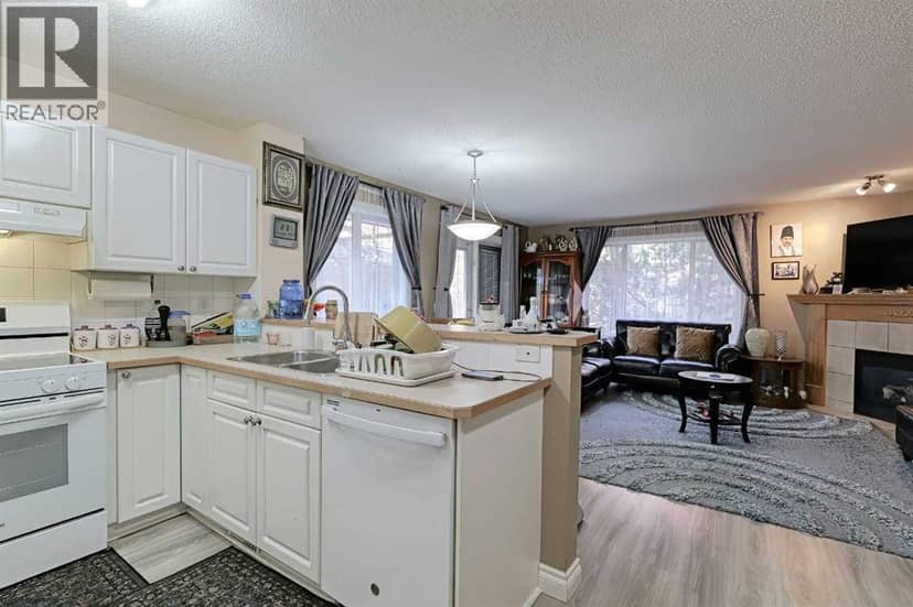 501 Coral Cove NE — photo 13 of 36