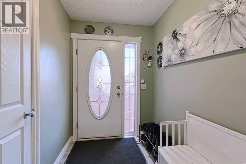501 Coral Cove NE, Calgary, photo 3