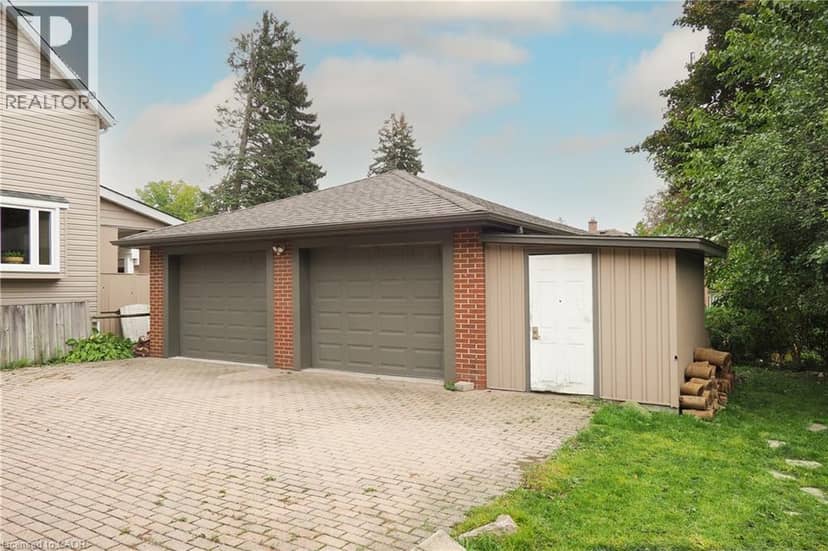 207 SHELDON Avenue N — photo 37 of 40