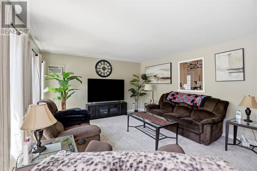 133 Grosvenor AVE — photo 3 of 33