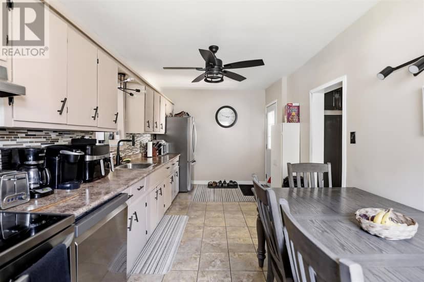 133 Grosvenor AVE — photo 7 of 33