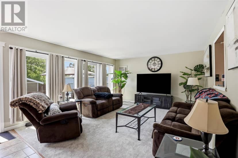 133 Grosvenor AVE — photo 4 of 33