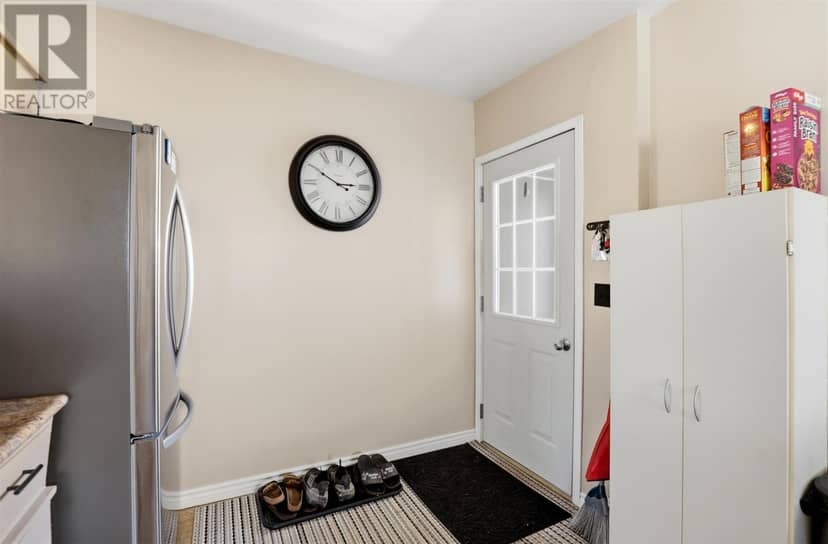 133 Grosvenor AVE — photo 9 of 33