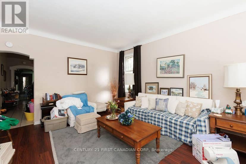 13 Springbank Drive, London South, photo 5